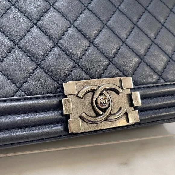 Chanel boy bag medium. - Picture 7 of 13